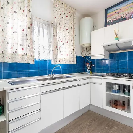 4 Bedr Groundfl Apartm 60m